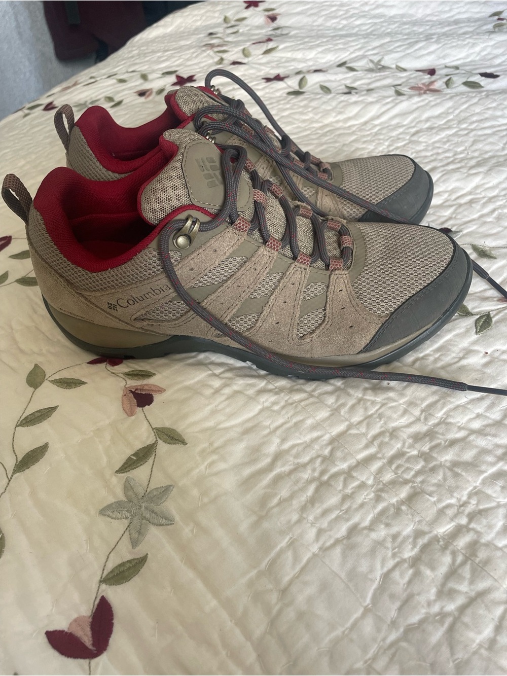 Columbia Women's Taupe Hiking Shoes with Red Lining, Size 7 outdoors casual